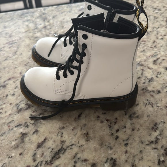 New Dr. Martens kids boots - 11c - Picture 3 of 6